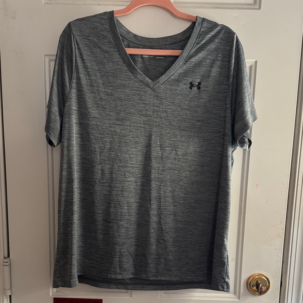 Under Armour Women’s Plus Heathered Gray V-Neck Tee